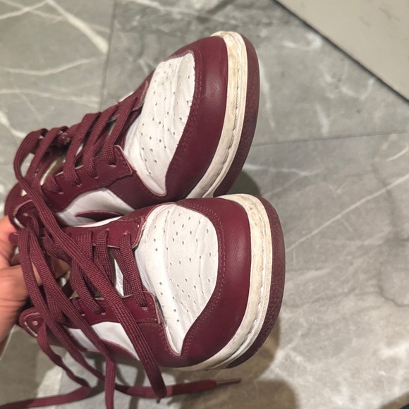 Nike Women’s Dunk Low Size 8 Burgundy amd White - Picture 6 of 8